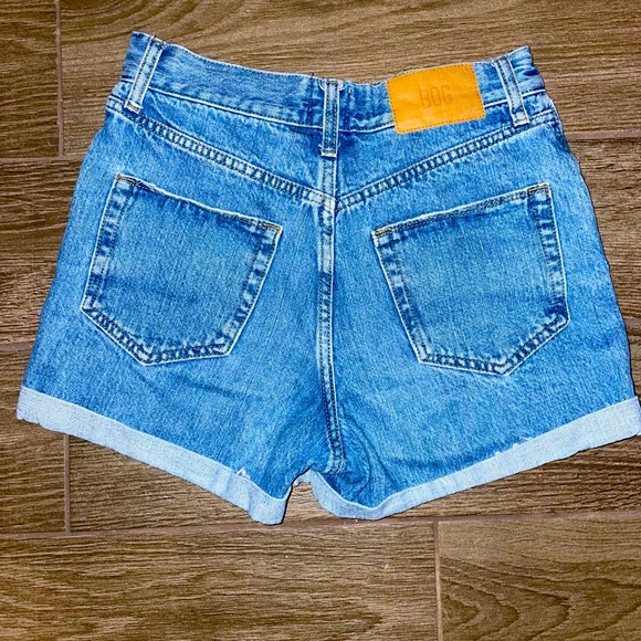 BDG Denim Mom Shorts Size 25 - Picture 2 of 3